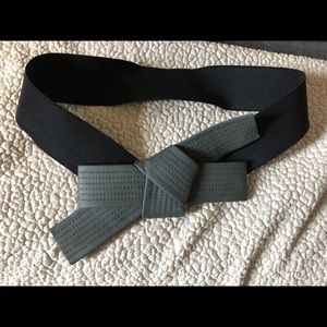 Stretch waist belt